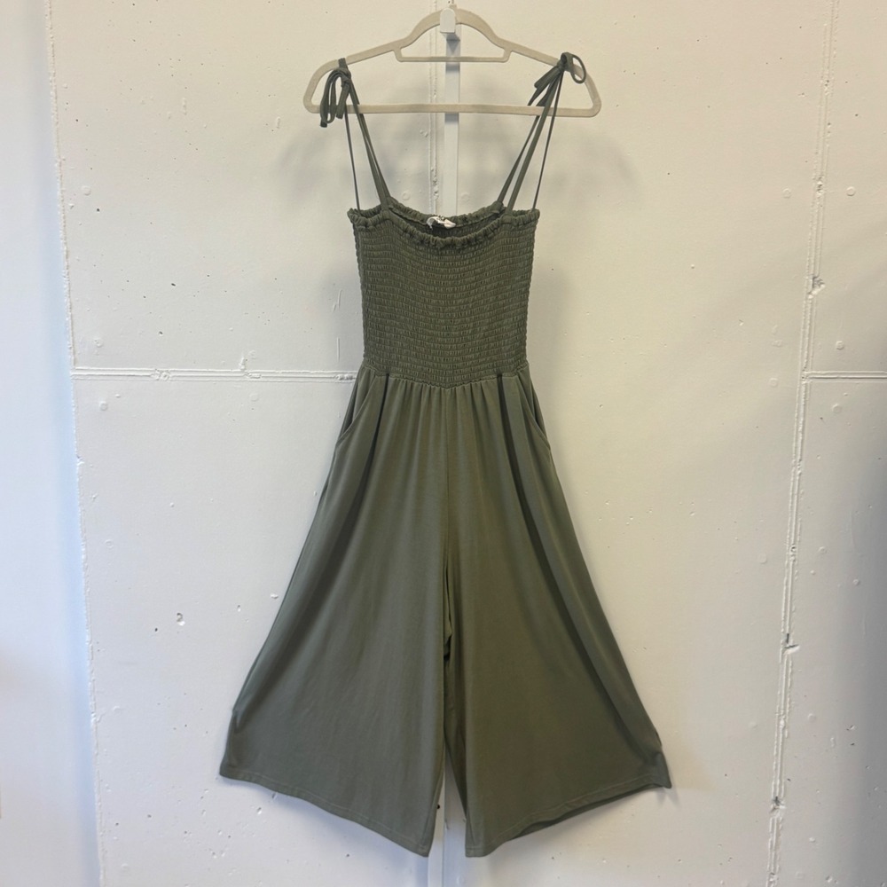 Jack by BB Dakota Olive Green‎ Smocked Wide Leg Jumpsuit Small JJ108177